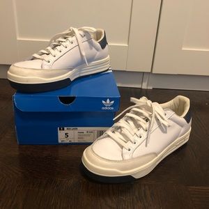 Adidas Originals Rod Laver Size 5 (men’s) White Sneakers